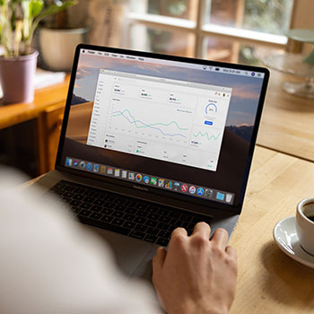 面似靴皮打一准确生肖，落实词语解释